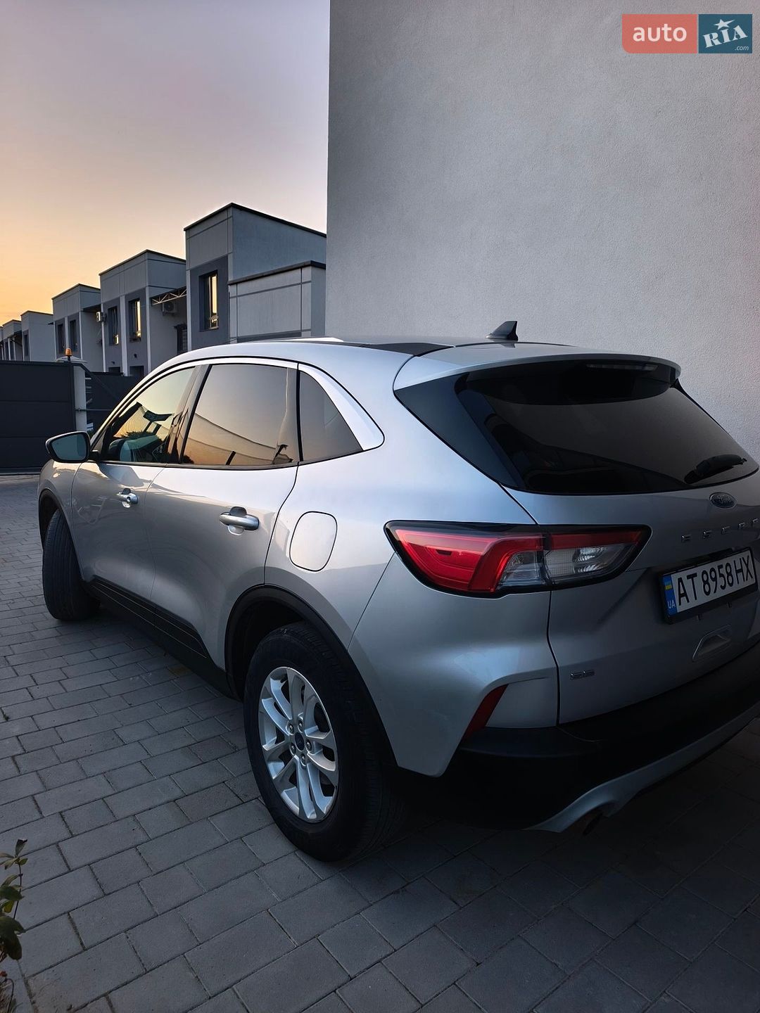 Ford Escape 2019 VIN 1FMCU9G65LUA51938 фото оголошення 4 з 11