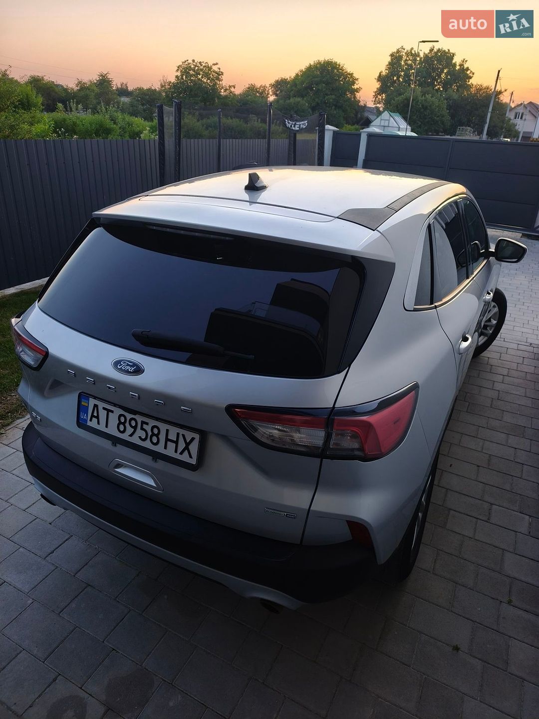 Ford Escape 2019 VIN 1FMCU9G65LUA51938 фото оголошення 3 з 11