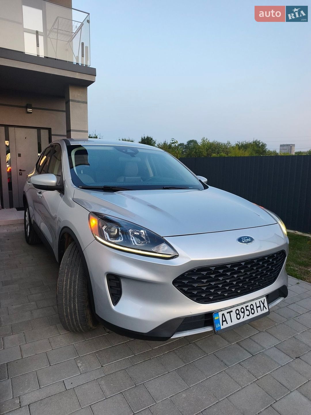 Ford Escape 2019 VIN 1FMCU9G65LUA51938 фото оголошення 2 з 11