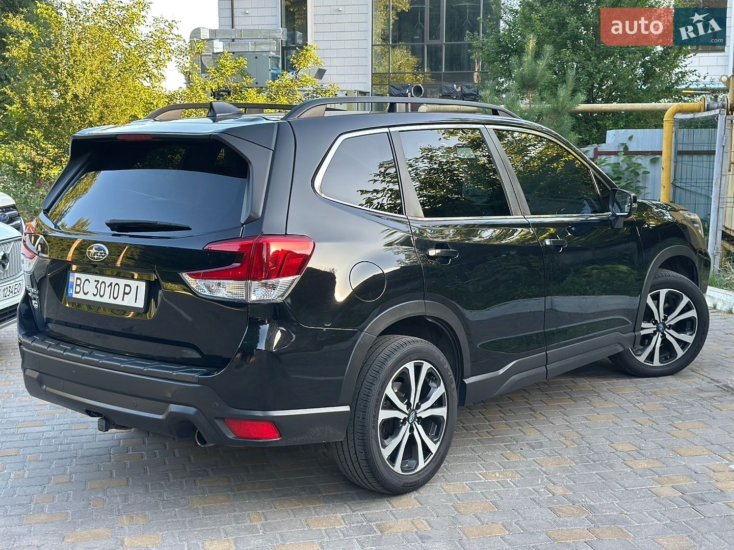 Subaru Forester 2019 VIN JF2SKAUC7KH573335 фото оголошення 4 з 19