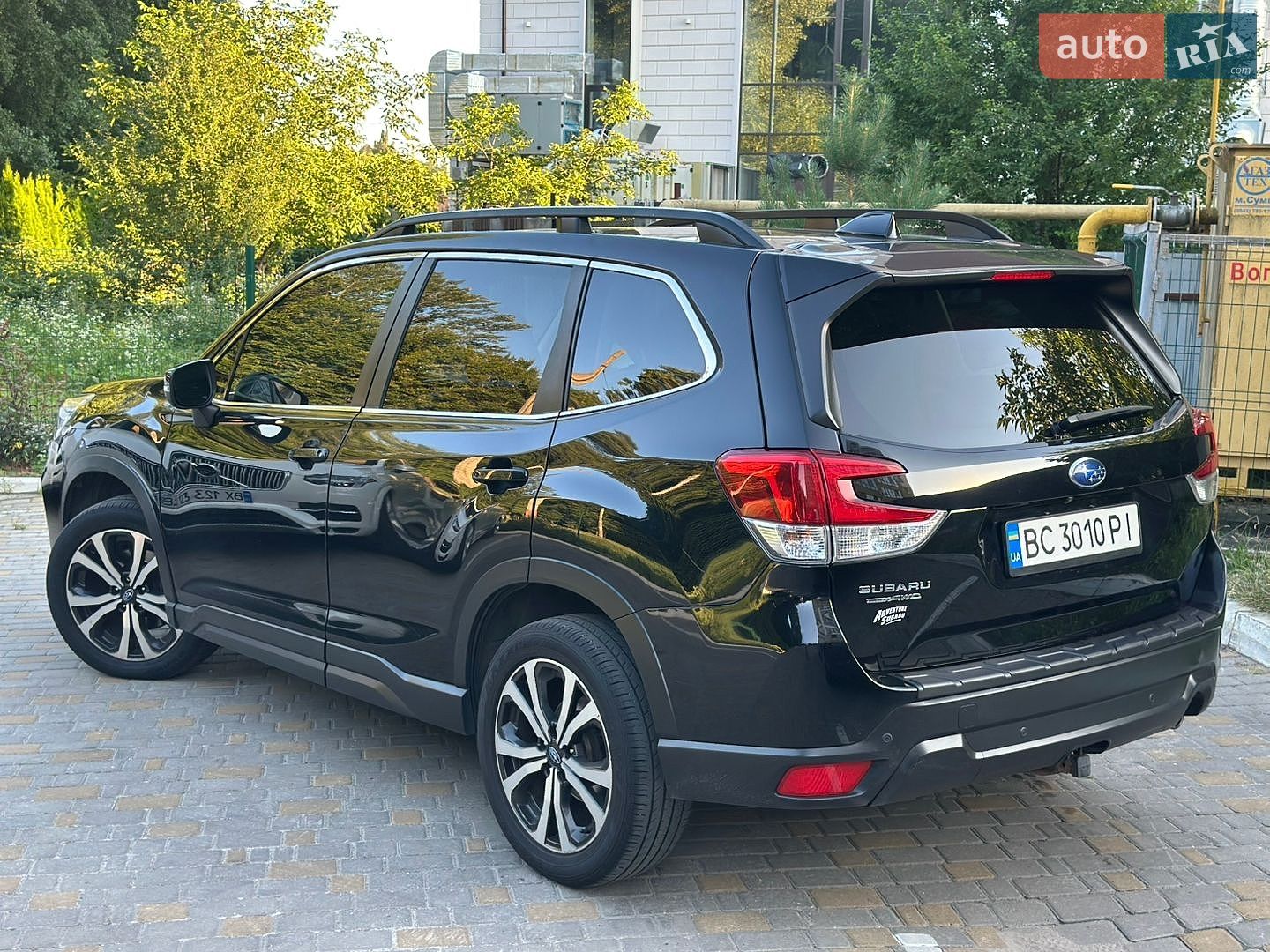 Subaru Forester 2019 VIN JF2SKAUC7KH573335 фото оголошення 5 з 19