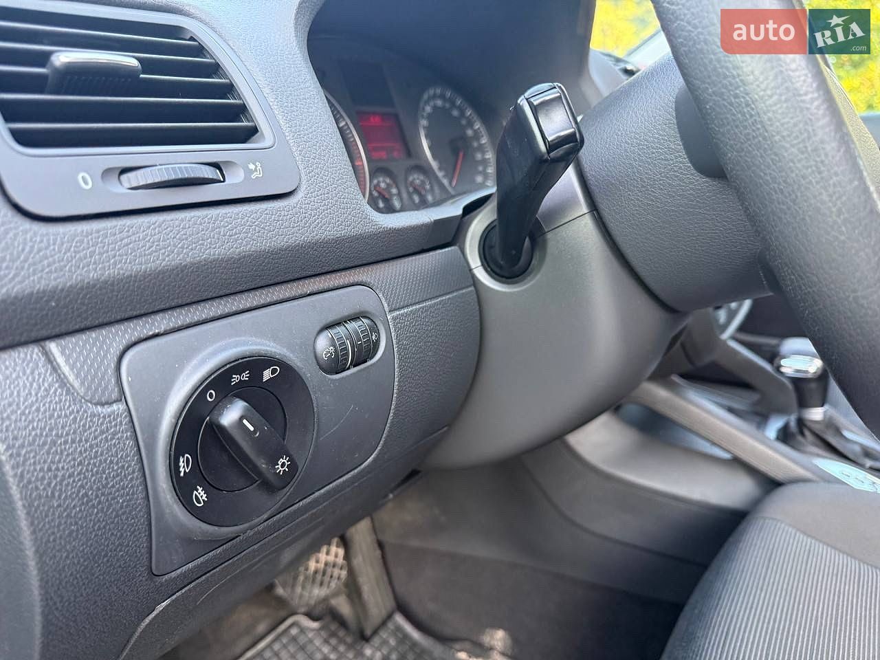 Volkswagen Golf 2004 VIN WVWZZZ1KZ5W095357 фото оголошення 12 з 17