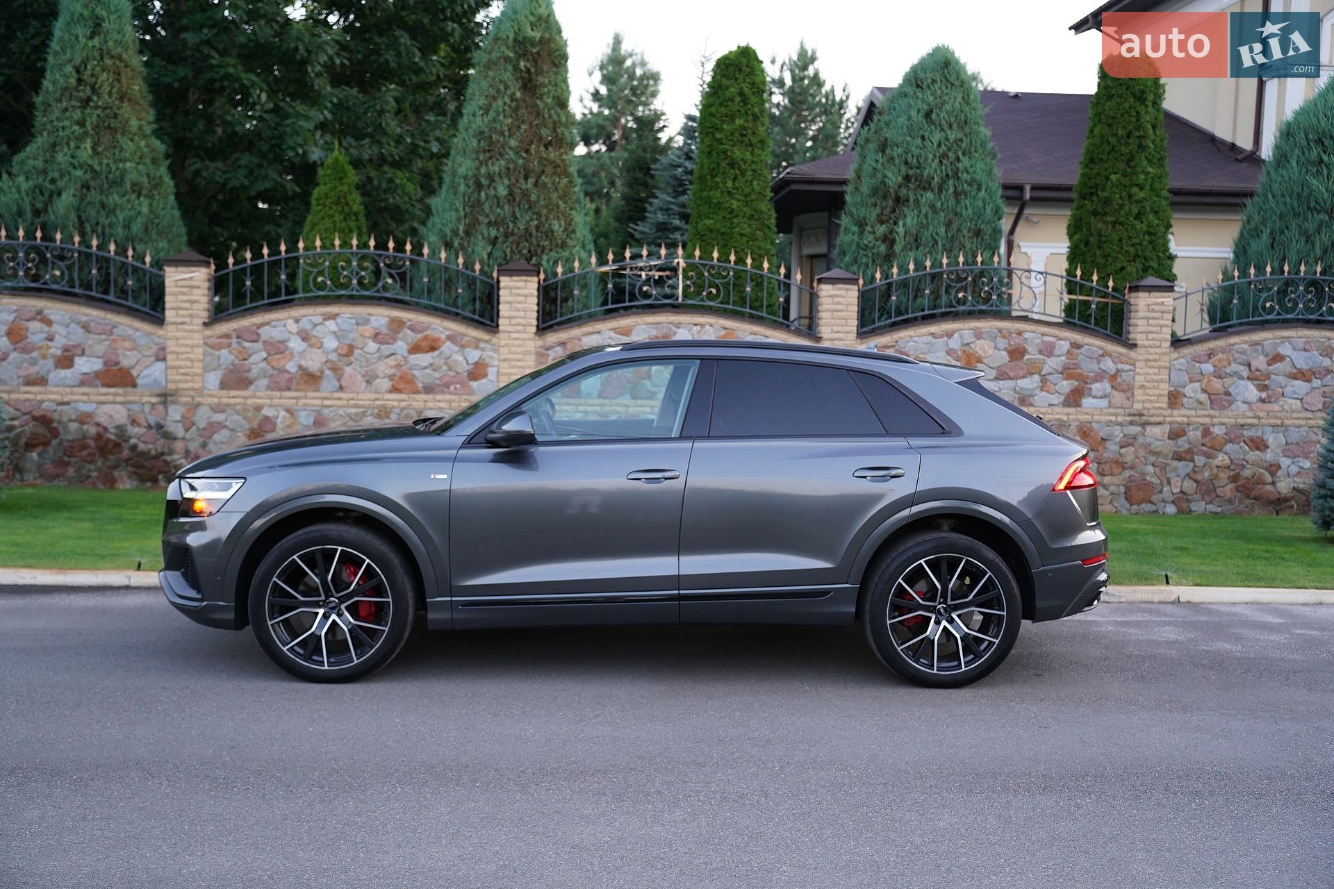 Audi Q8 2019 VIN WA1EVAF13LD004726 фото оголошення 4 з 41