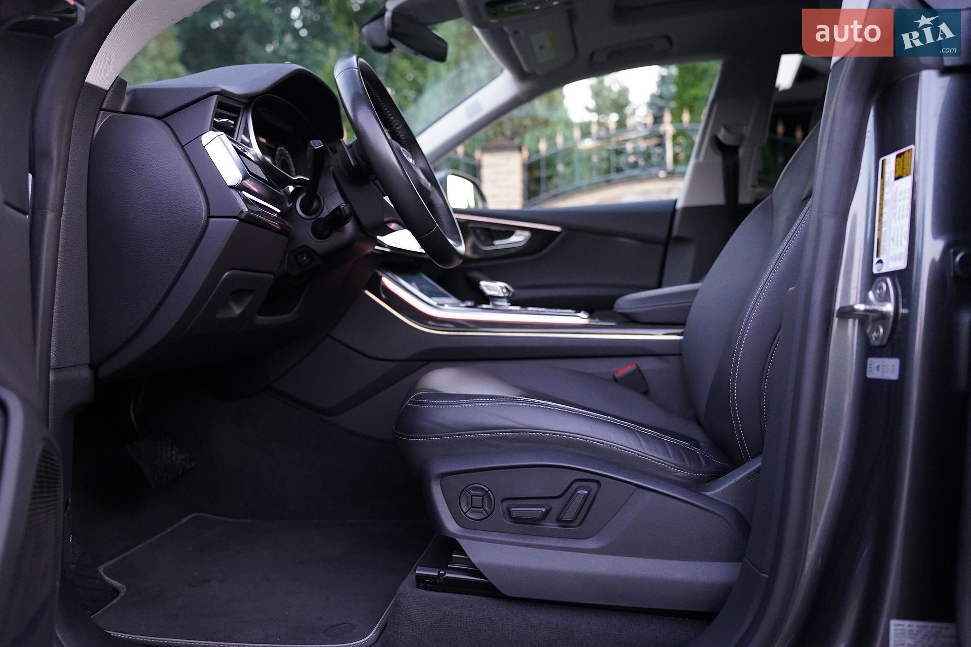 Audi Q8 2019 VIN WA1EVAF13LD004726 фото оголошення 18 з 41