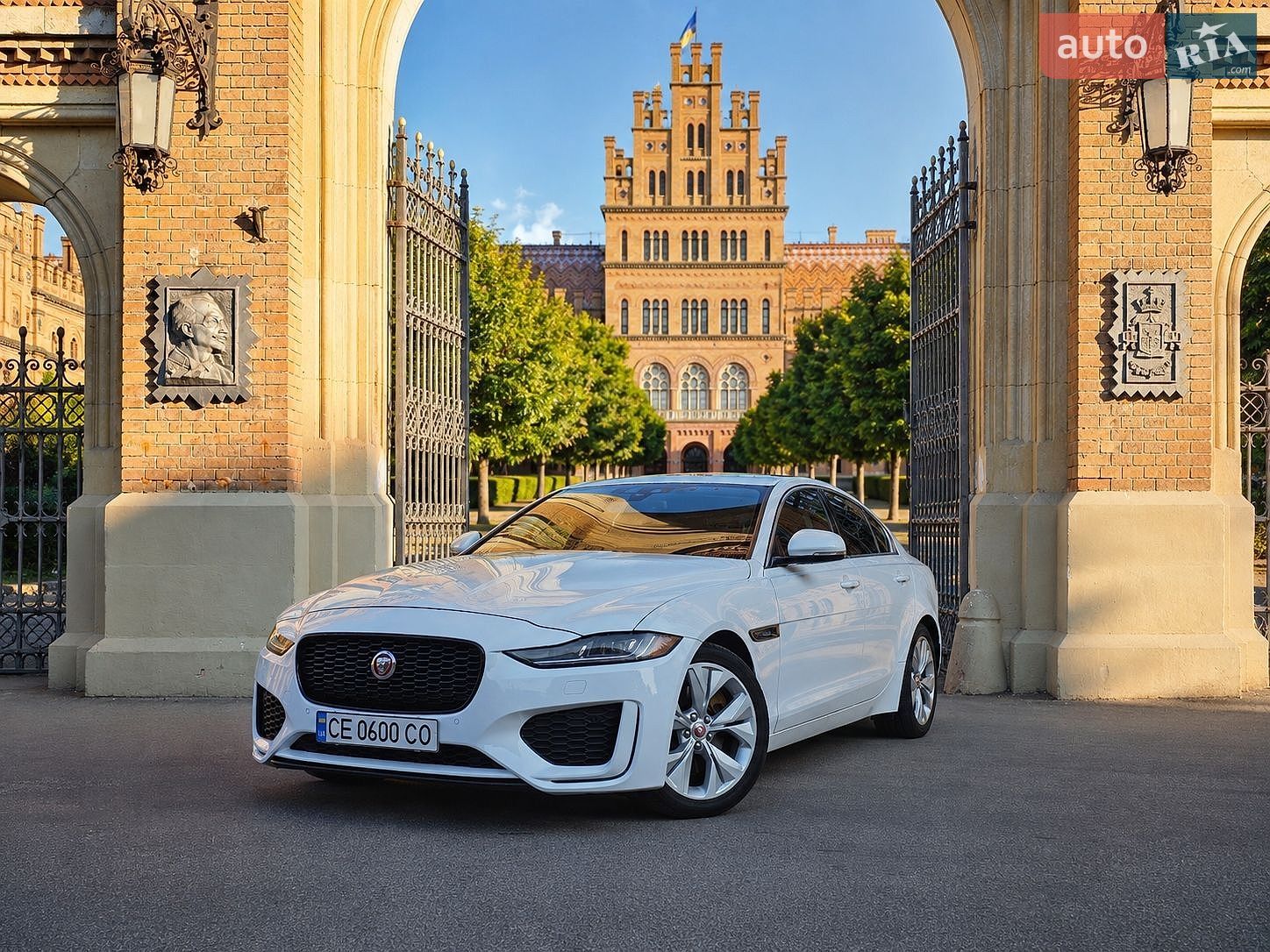 Jaguar XE 2020 VIN SAJAJ4FX7LCP64560 фото оголошення 2 з 9