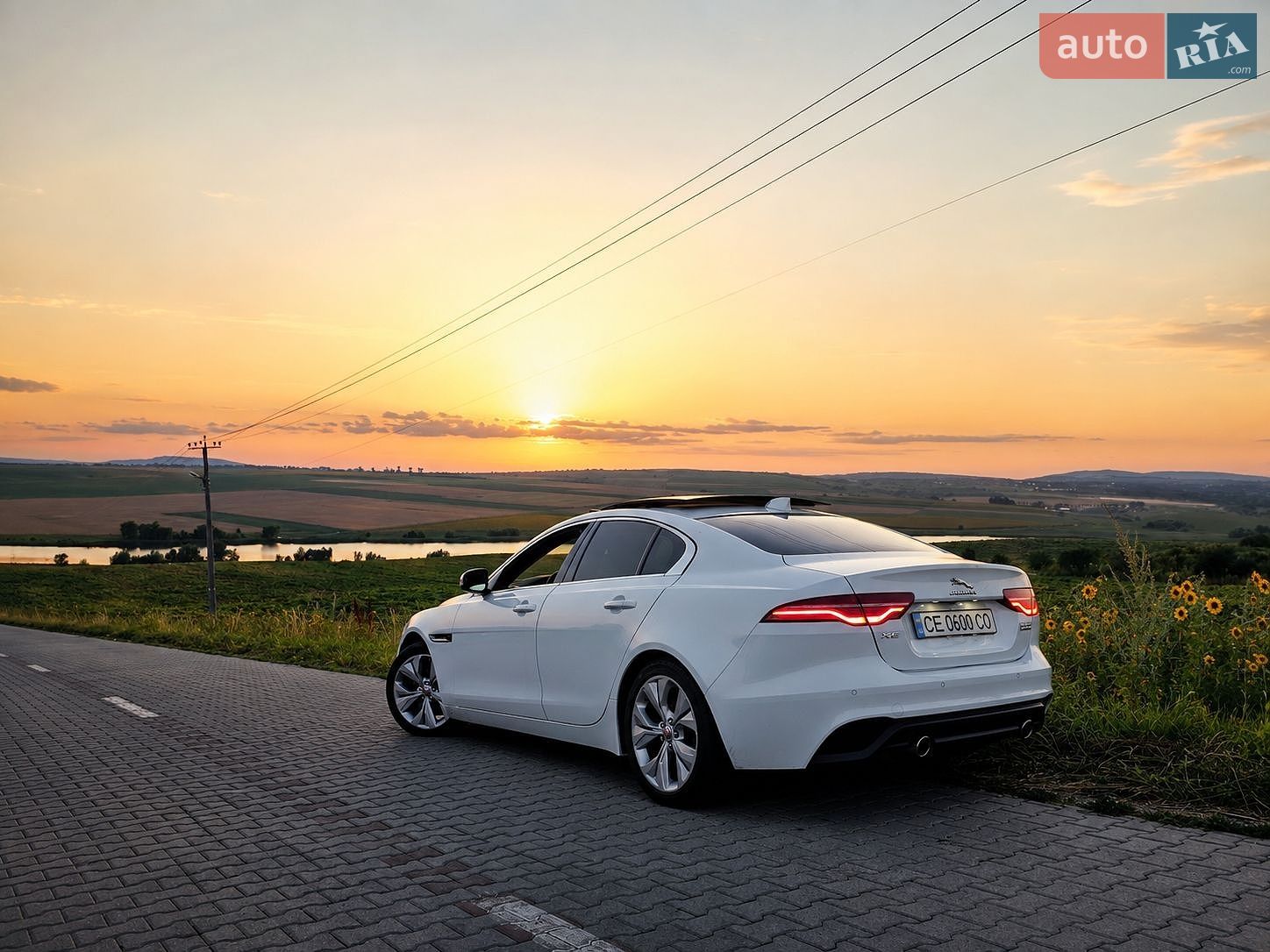 Jaguar XE 2020 VIN SAJAJ4FX7LCP64560 фото оголошення 3 з 9