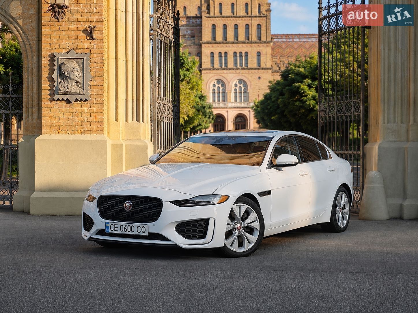 Jaguar XE 2020 VIN SAJAJ4FX7LCP64560 фото оголошення 4 з 9