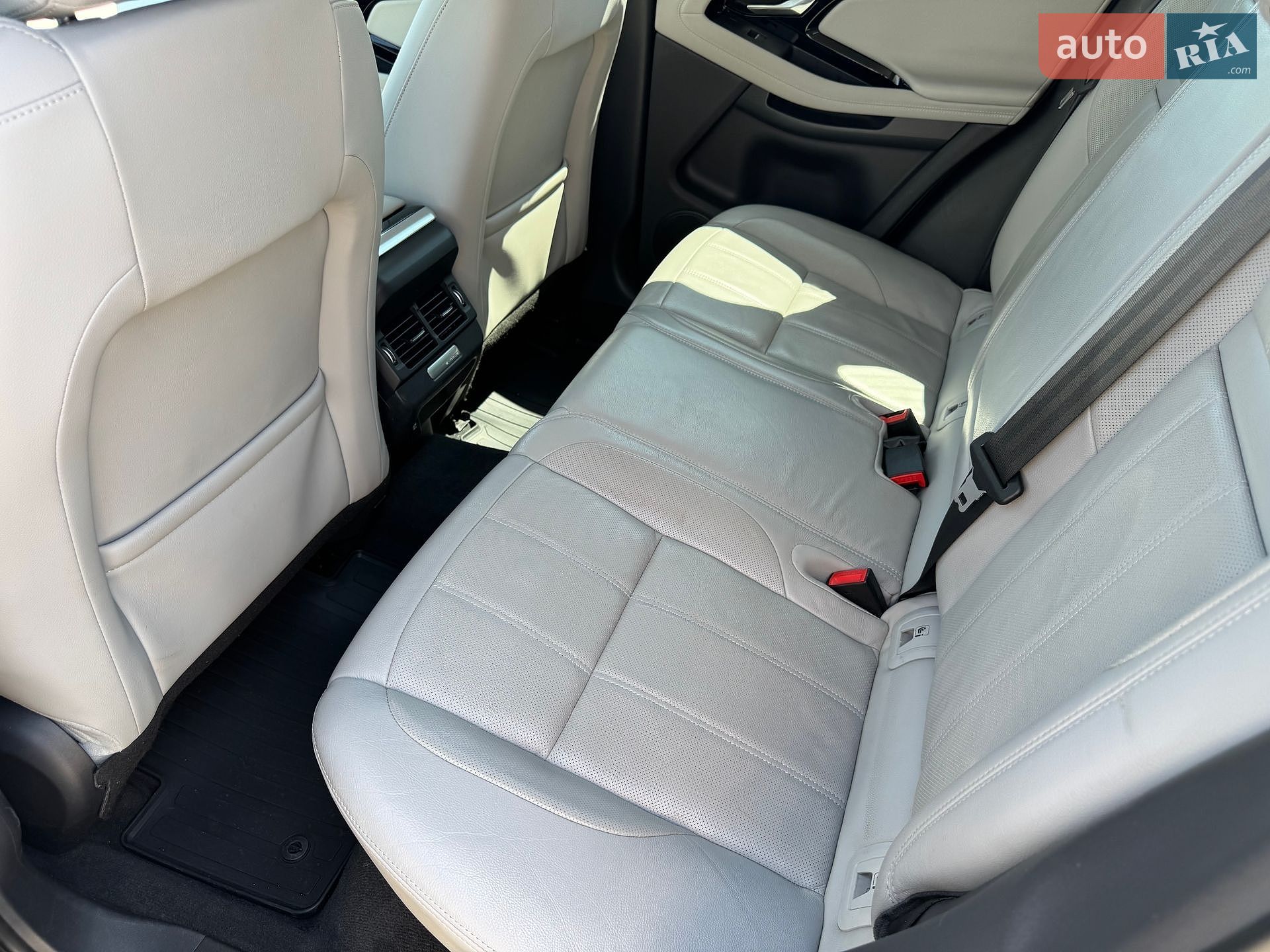 Land Rover Range Rover Evoque 2019 VIN SALZA2BN6LH040865 фото оголошення 16 з 19