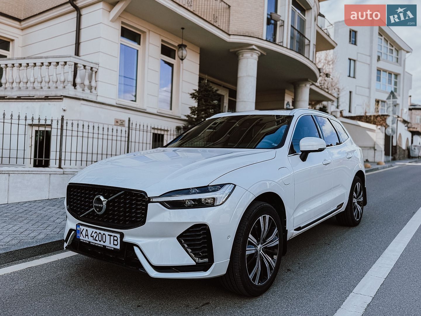 Volvo XC60 2022 VIN YV4H60DE1P1210261 фото оголошення 2 з 17