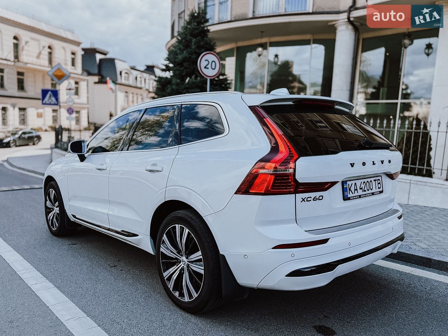 Volvo XC60 2022 VIN YV4H60DE1P1210261 фото оголошення 8 з 17
