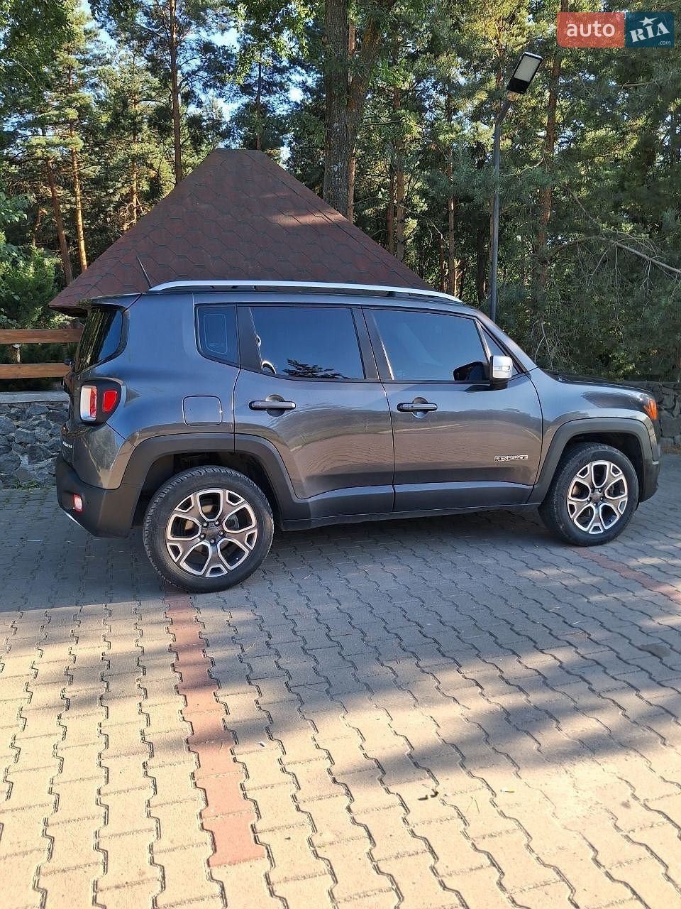 Jeep Renegade 2017 VIN 1C4BU0000HPF97021 фото оголошення 4 з 36