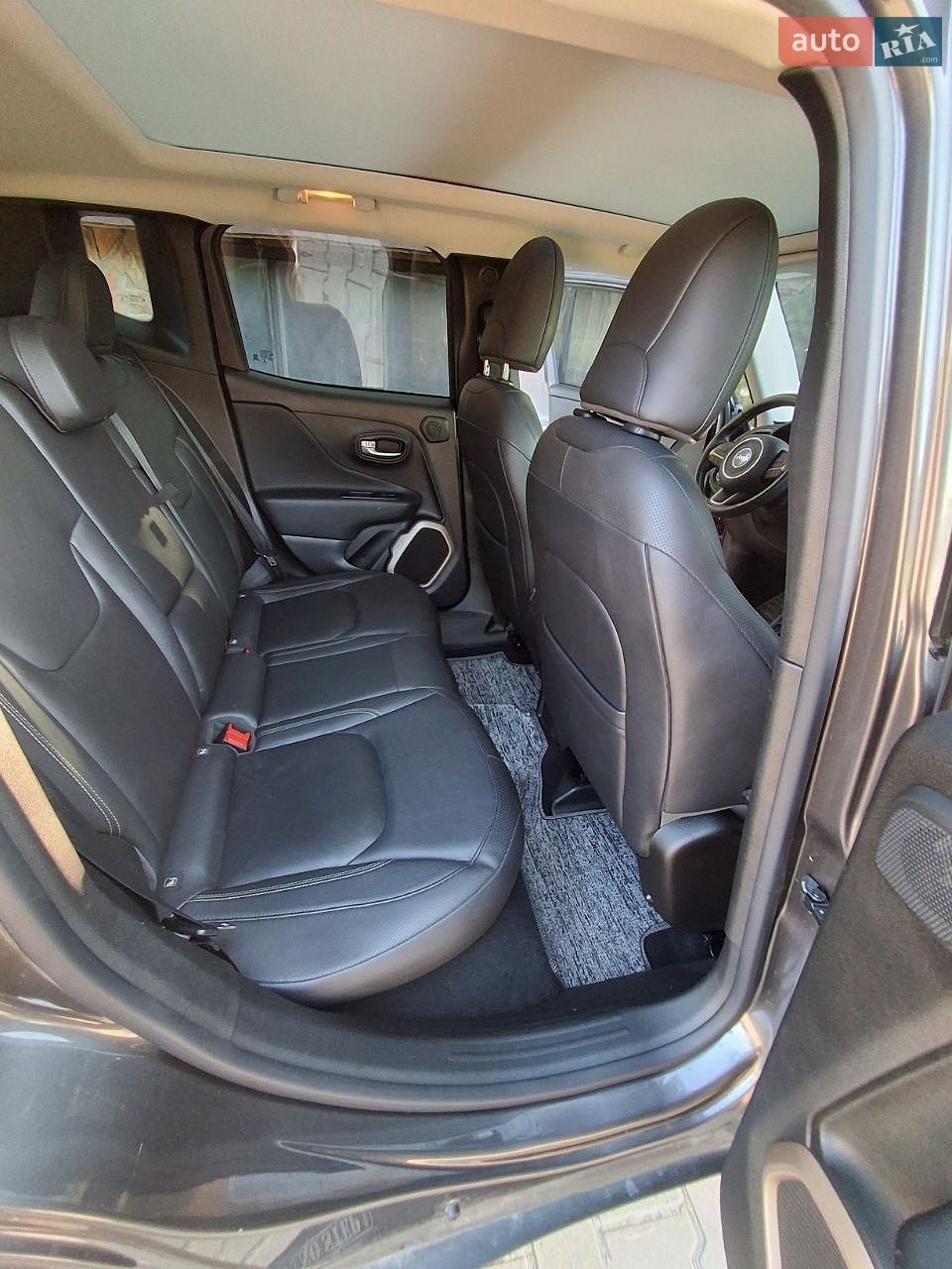 Jeep Renegade 2017 VIN 1C4BU0000HPF97021 фото оголошення 14 з 36