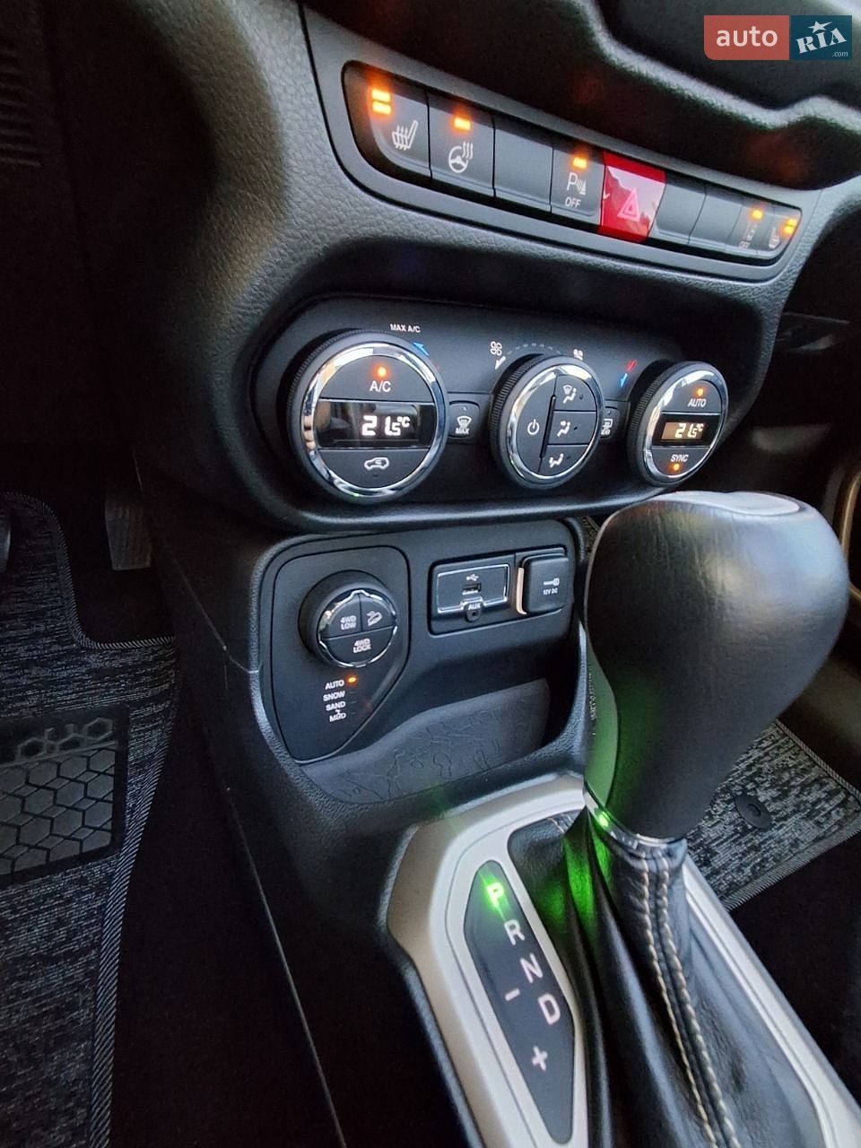 Jeep Renegade 2017 VIN 1C4BU0000HPF97021 фото оголошення 22 з 36
