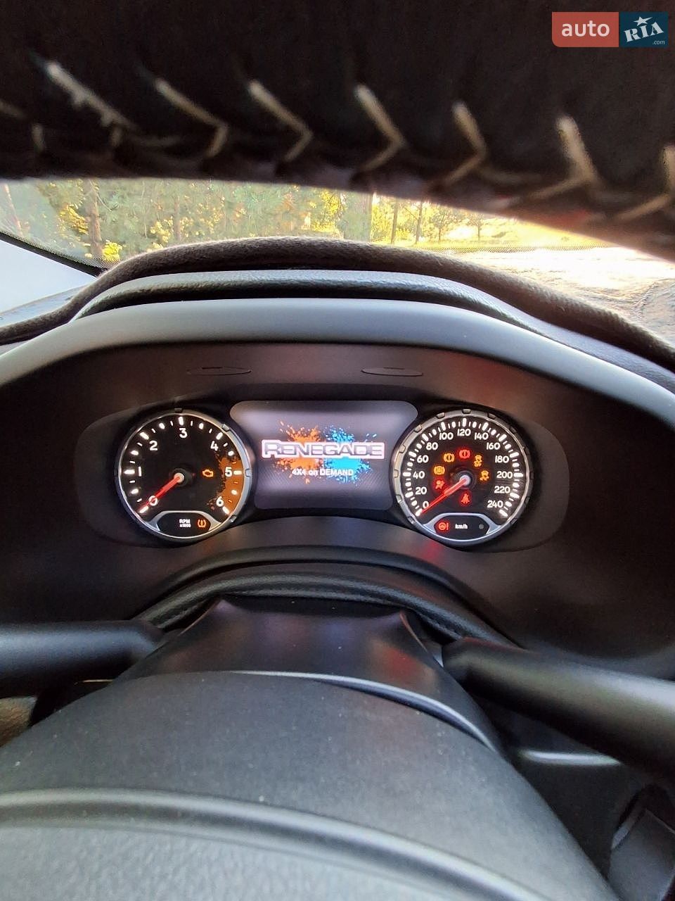 Jeep Renegade 2017 VIN 1C4BU0000HPF97021 фото оголошення 5 з 36