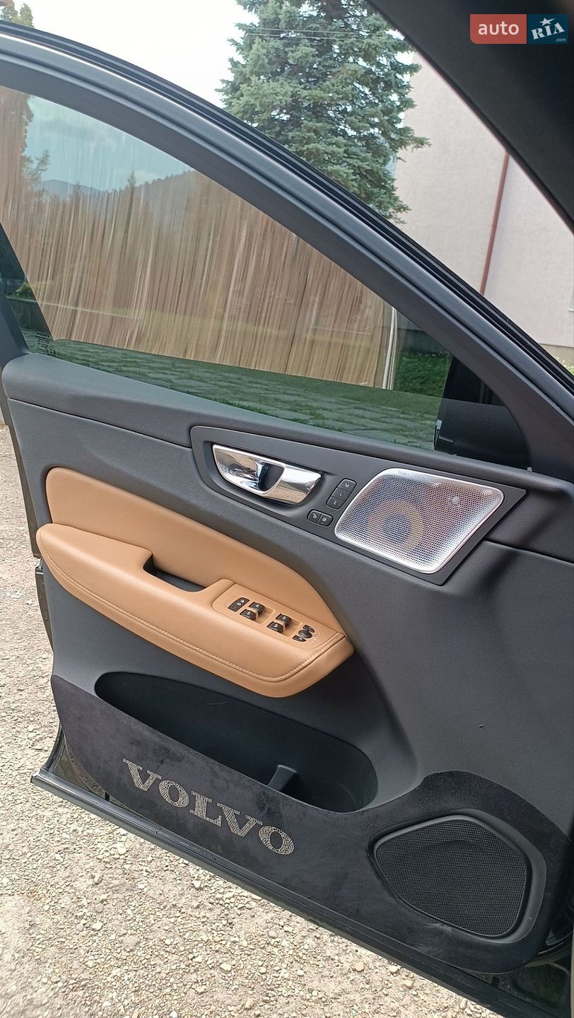 Volvo XC60 2019 VIN YV1UZ68TCK1338901 фото оголошення 66 з 74