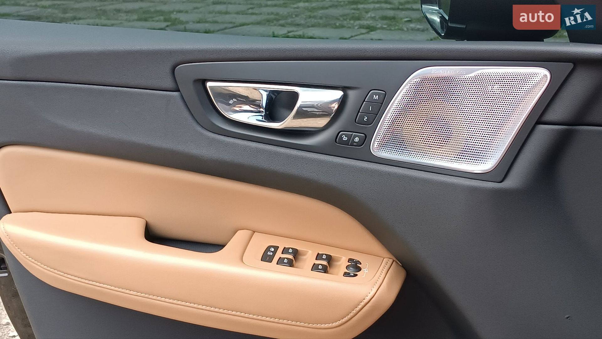 Volvo XC60 2019 VIN YV1UZ68TCK1338901 фото оголошення 65 з 74