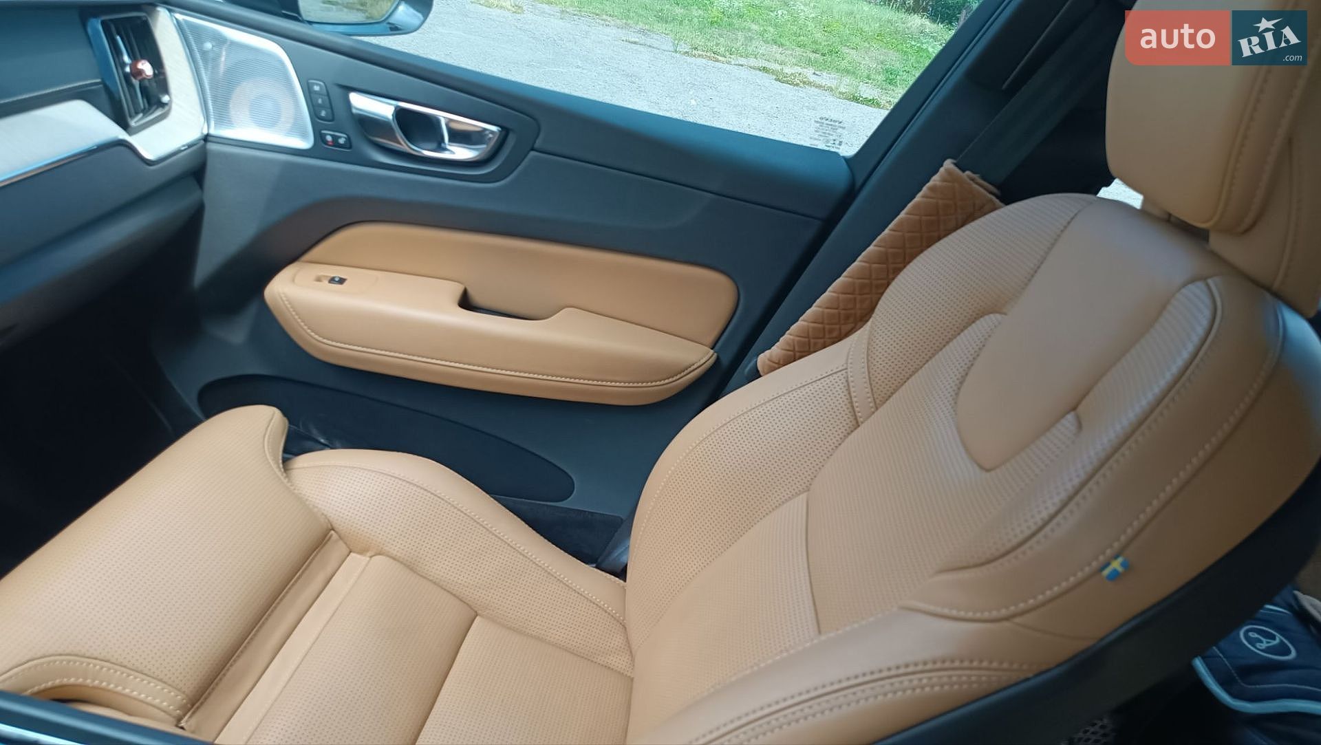 Volvo XC60 2019 VIN YV1UZ68TCK1338901 фото оголошення 72 з 74