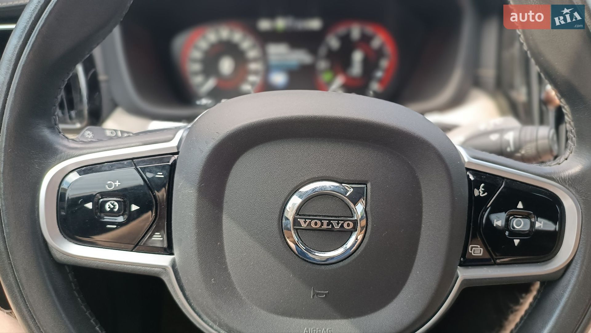 Volvo XC60 2019 VIN YV1UZ68TCK1338901 фото оголошення 73 з 74