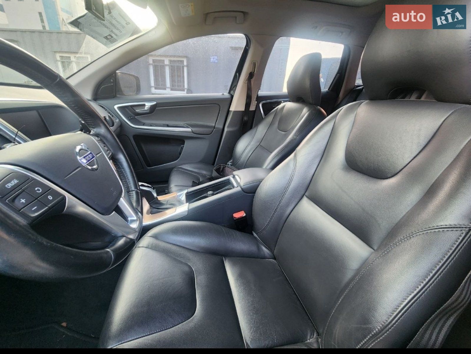 Volvo XC60 2017 VIN YV1DZARBDH2131184 фото оголошення 6 з 12