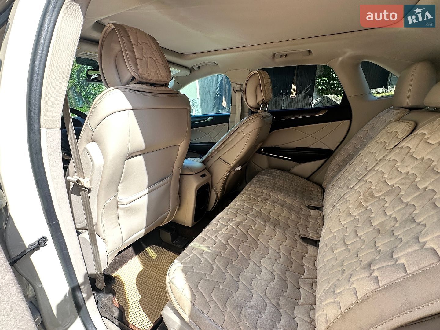 Lincoln MKC 2017 VIN 5LMCJ3D94JUL12829 фото оголошення 9 з 15