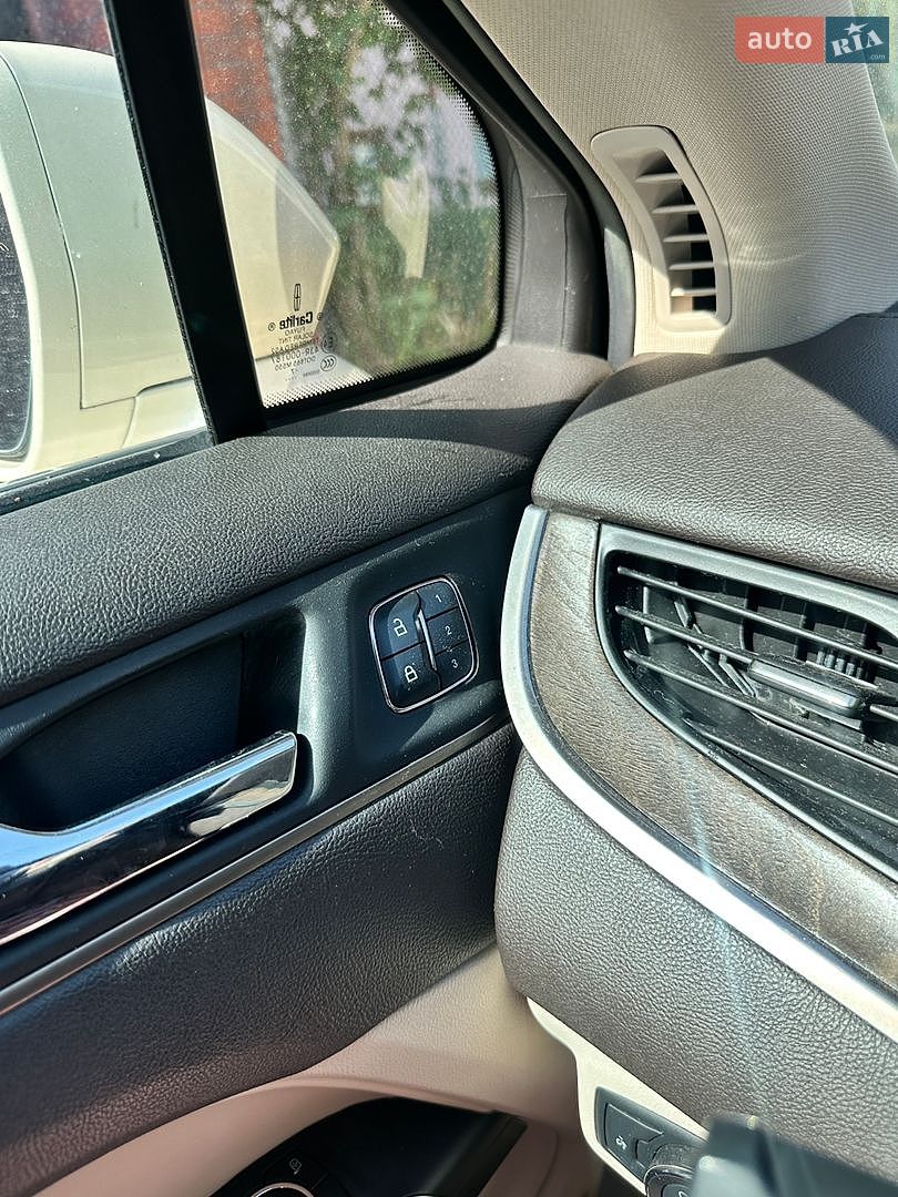 Lincoln MKC 2017 VIN 5LMCJ3D94JUL12829 фото оголошення 10 з 15