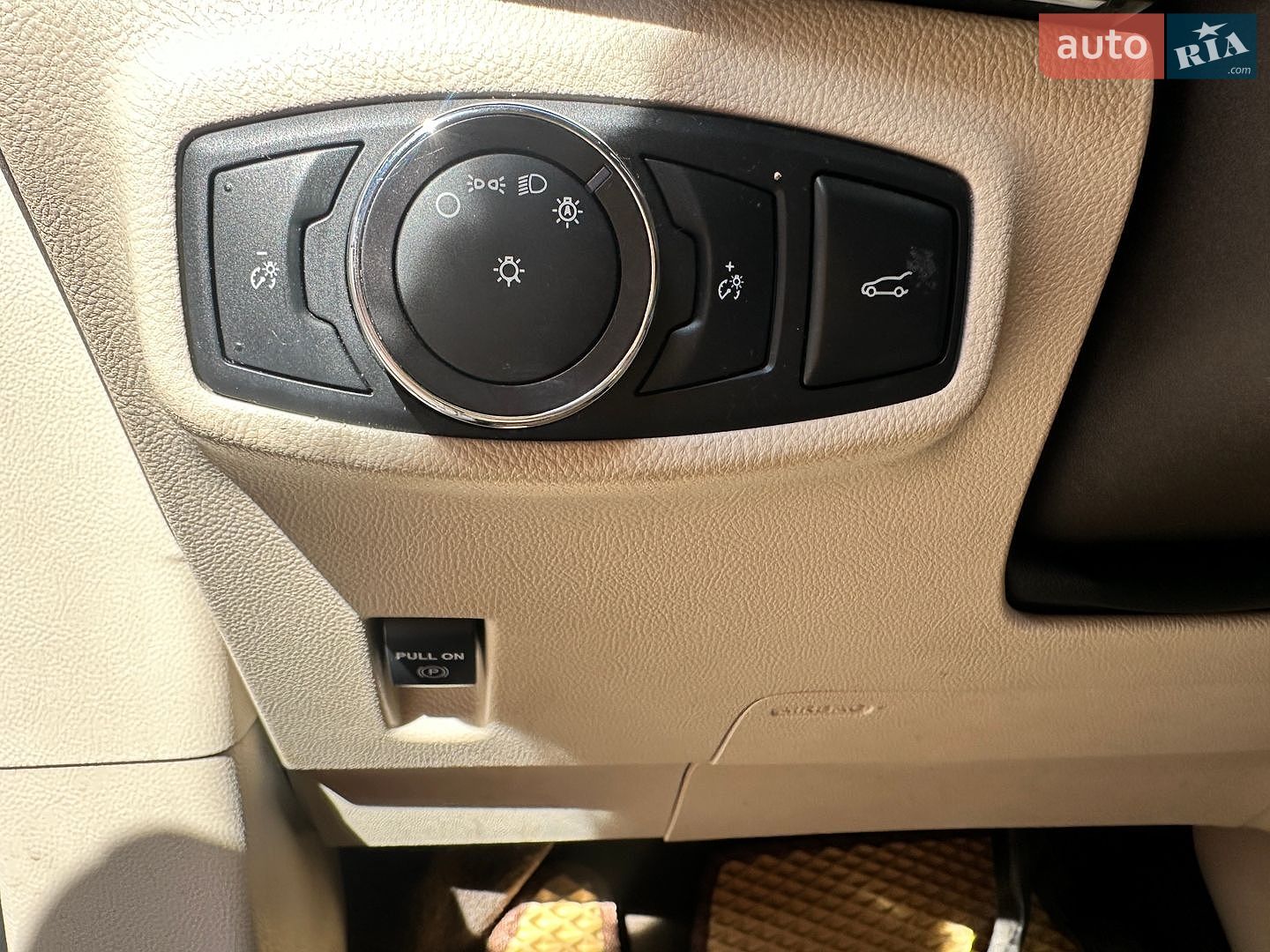 Lincoln MKC 2017 VIN 5LMCJ3D94JUL12829 фото оголошення 11 з 15