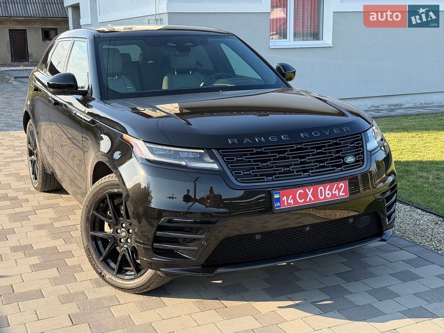 Land Rover Range Rover Velar 2025 VIN SALYL2EXXTA818032 фото оголошення 3 з 82