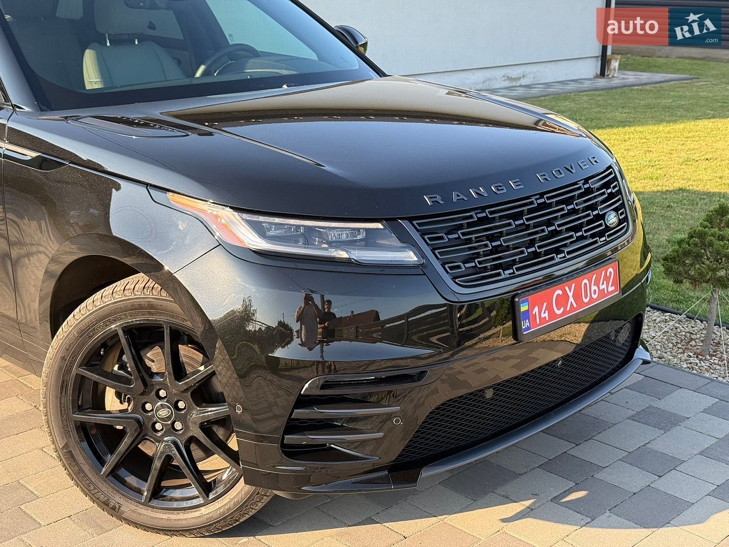 Land Rover Range Rover Velar 2025 VIN SALYL2EXXTA818032 фото оголошення 4 з 82