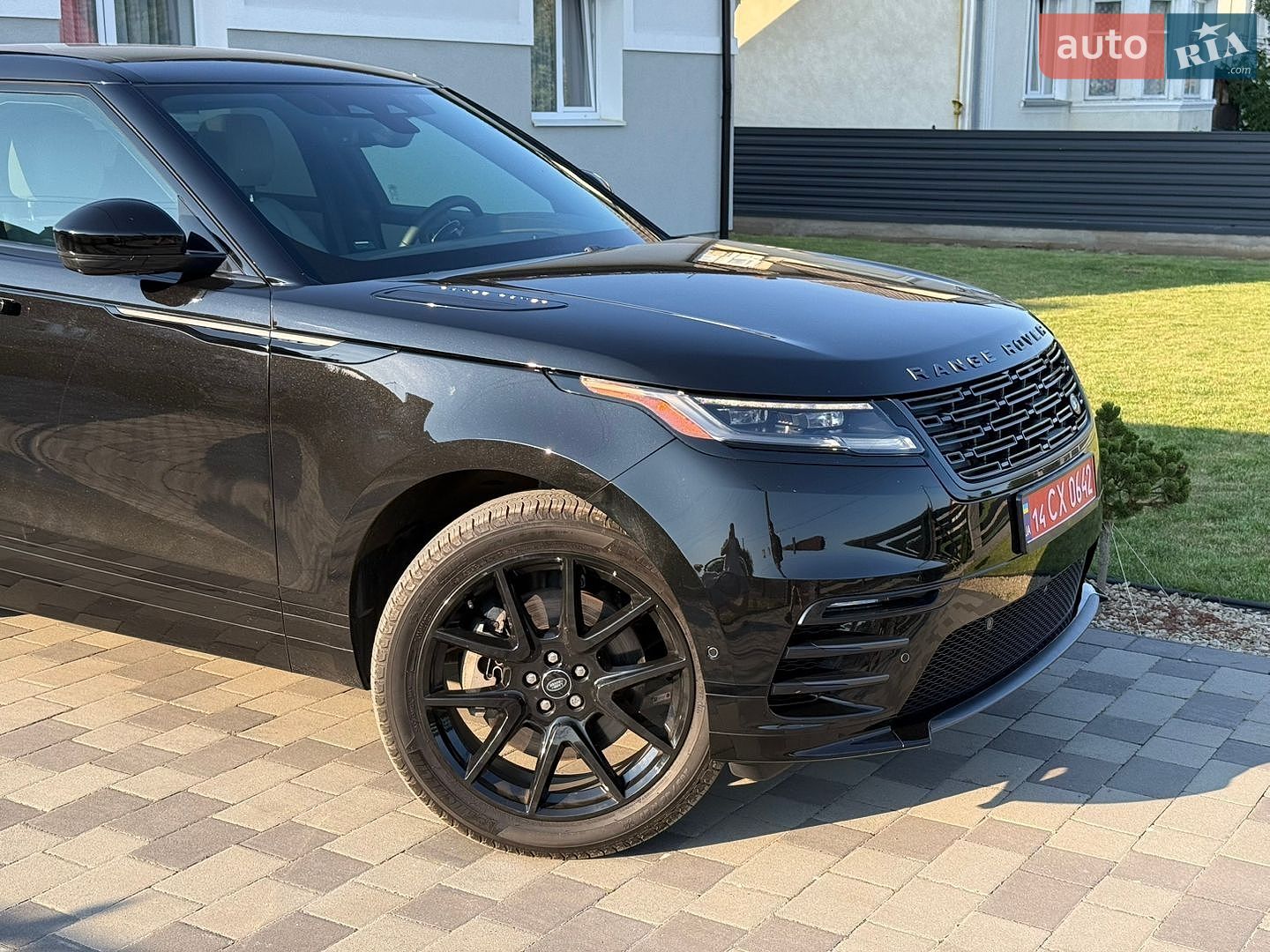 Land Rover Range Rover Velar 2025 VIN SALYL2EXXTA818032 фото оголошення 13 з 82