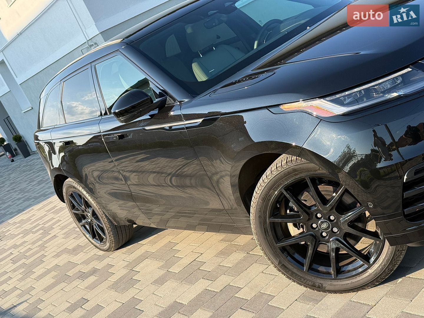 Land Rover Range Rover Velar 2025 VIN SALYL2EXXTA818032 фото оголошення 14 з 82
