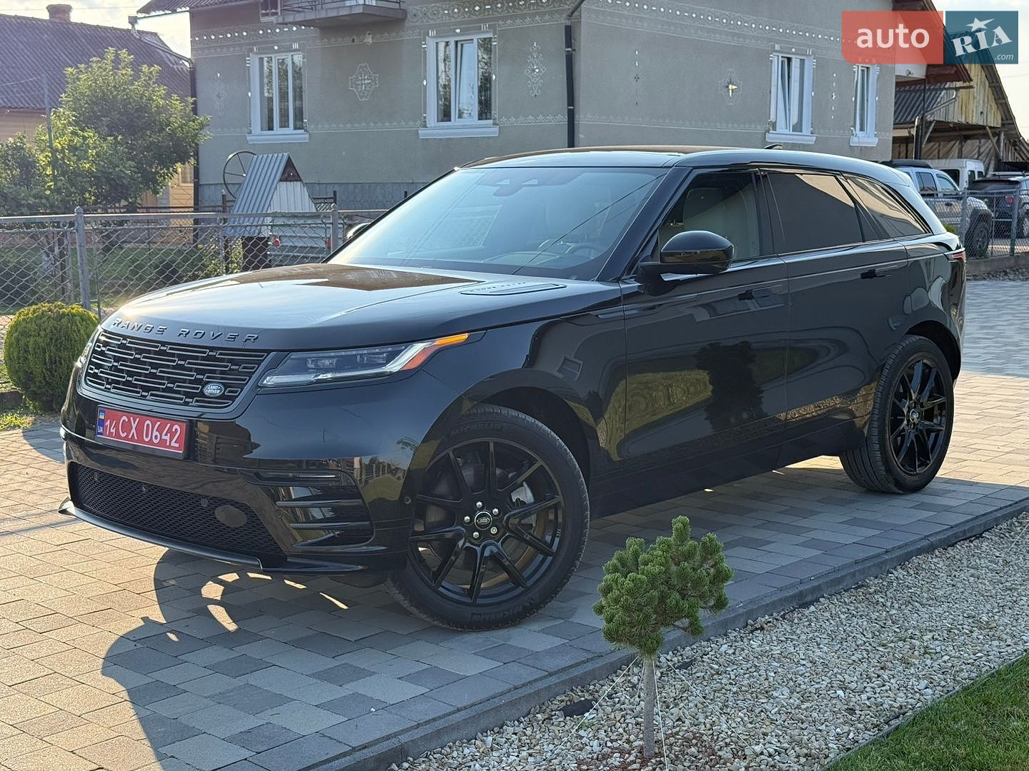 Land Rover Range Rover Velar 2025 VIN SALYL2EXXTA818032 фото оголошення 18 з 82