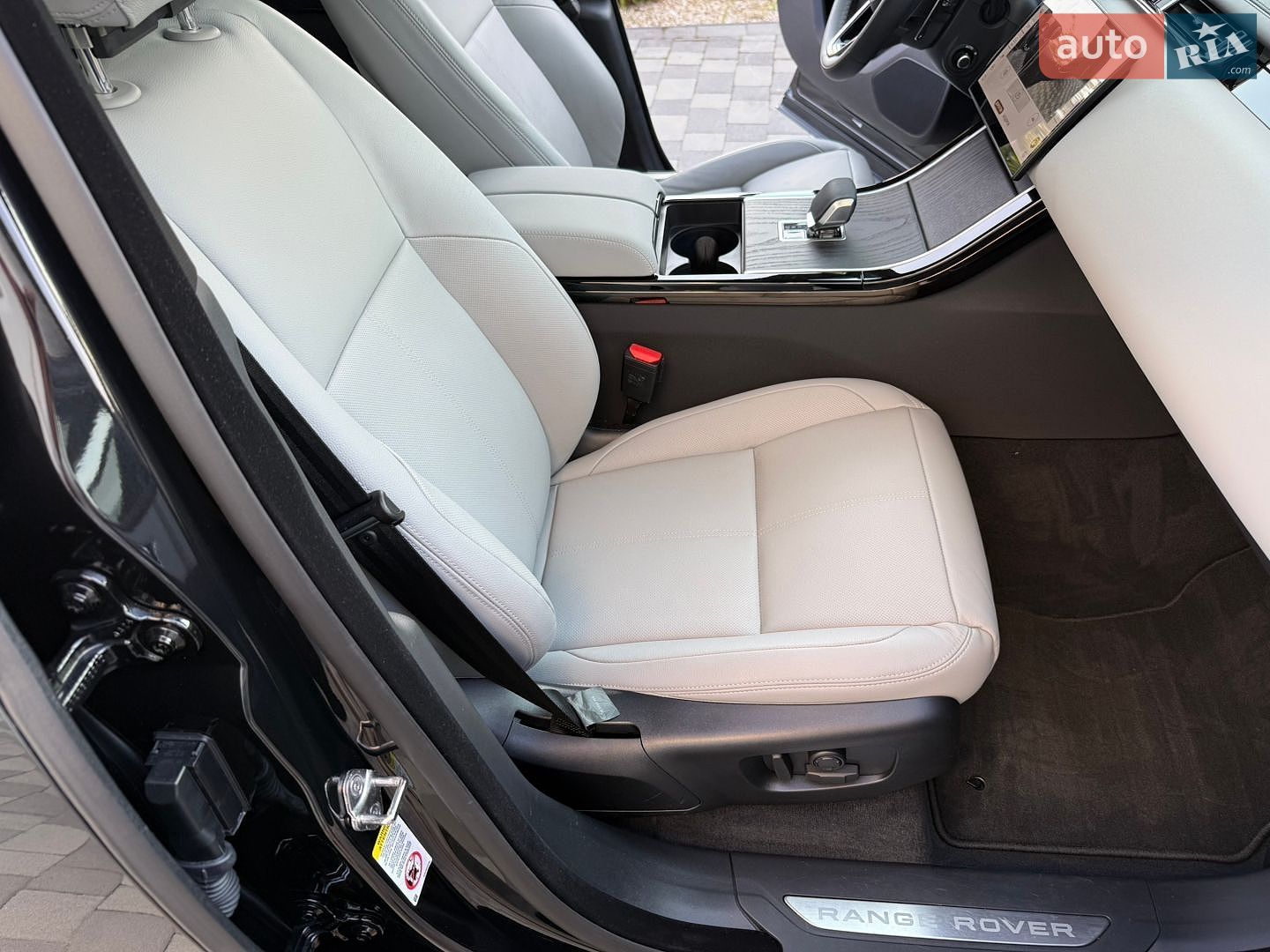 Land Rover Range Rover Velar 2025 VIN SALYL2EXXTA818032 фото оголошення 26 з 82