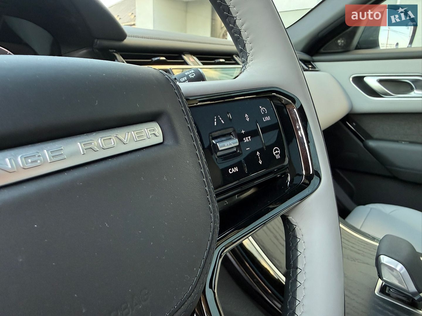 Land Rover Range Rover Velar 2025 VIN SALYL2EXXTA818032 фото оголошення 35 з 82