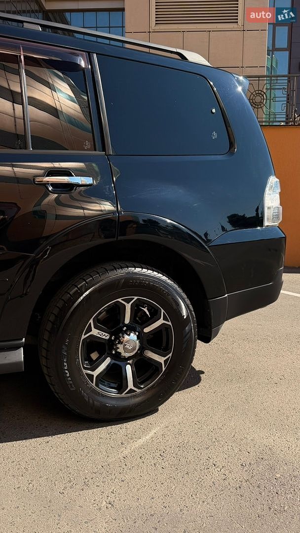 Mitsubishi Pajero Wagon 2008 VIN JMYLYV98W8J001600 фото оголошення 3 з 9