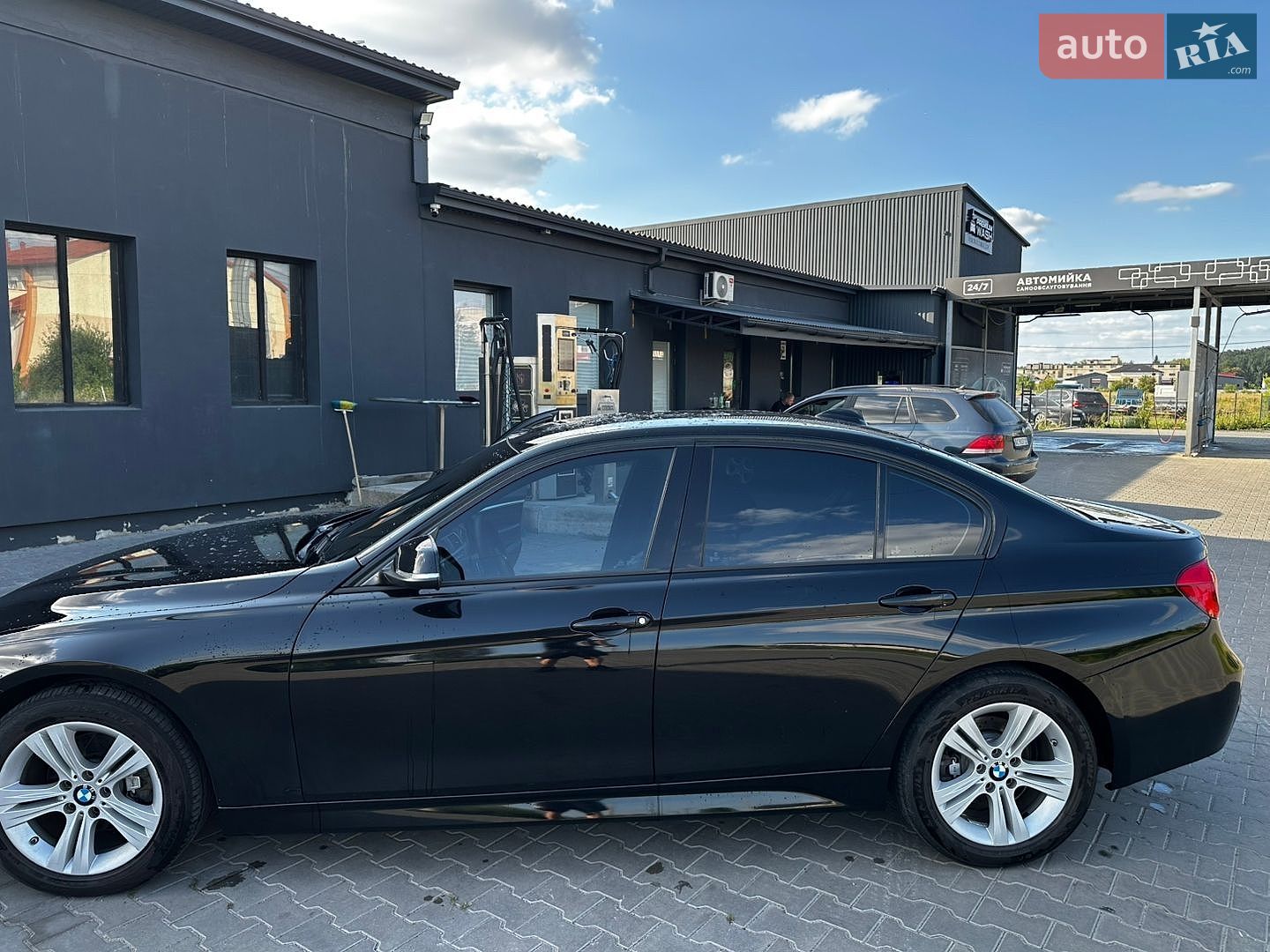 BMW 3 Series 2016 VIN WBA8E3G51GNT80483 фото оголошення 4 з 28