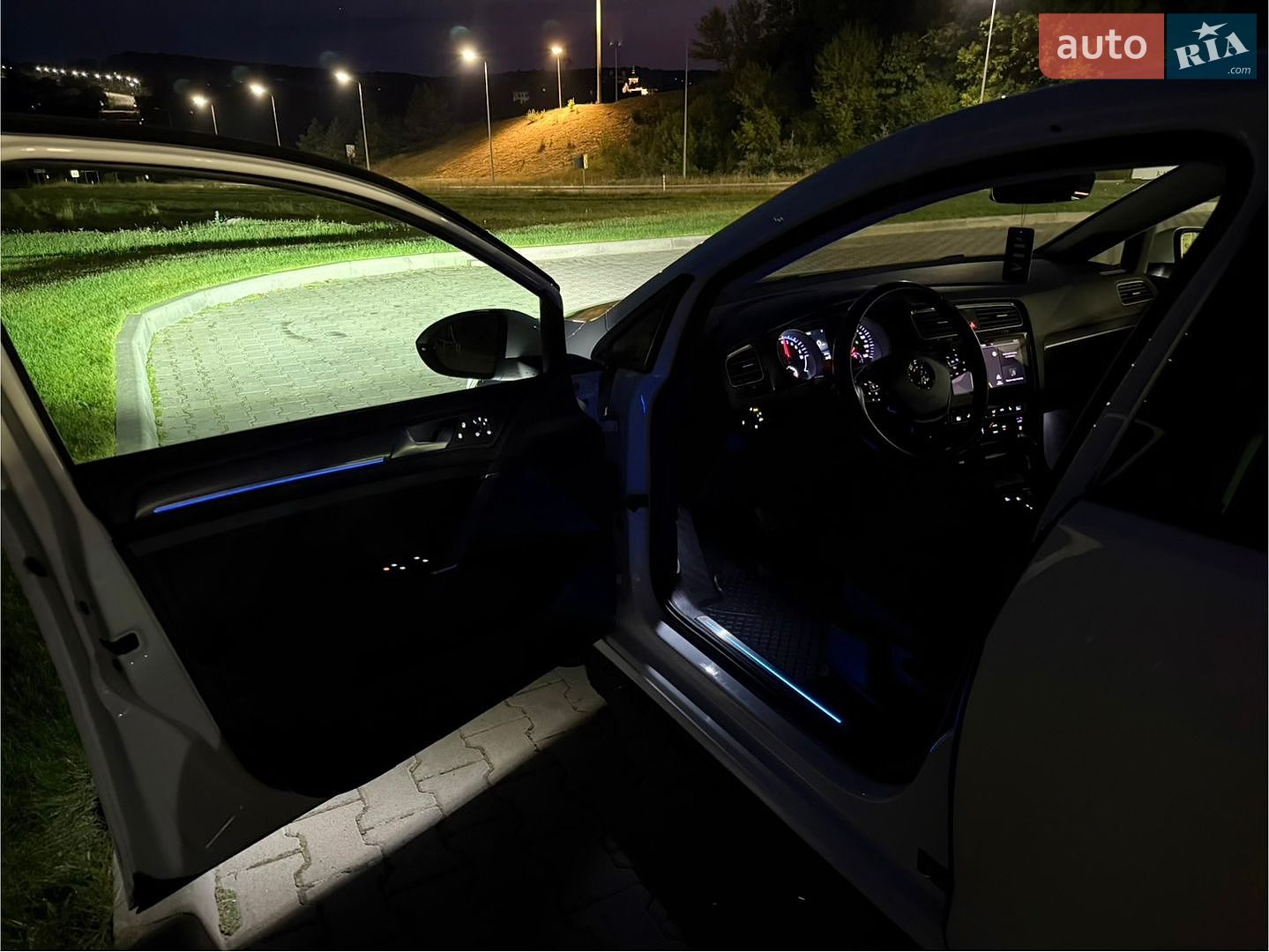 Volkswagen e-Golf 2018 VIN WVWZZZAUZJ8910428 фото оголошення 66 з 70