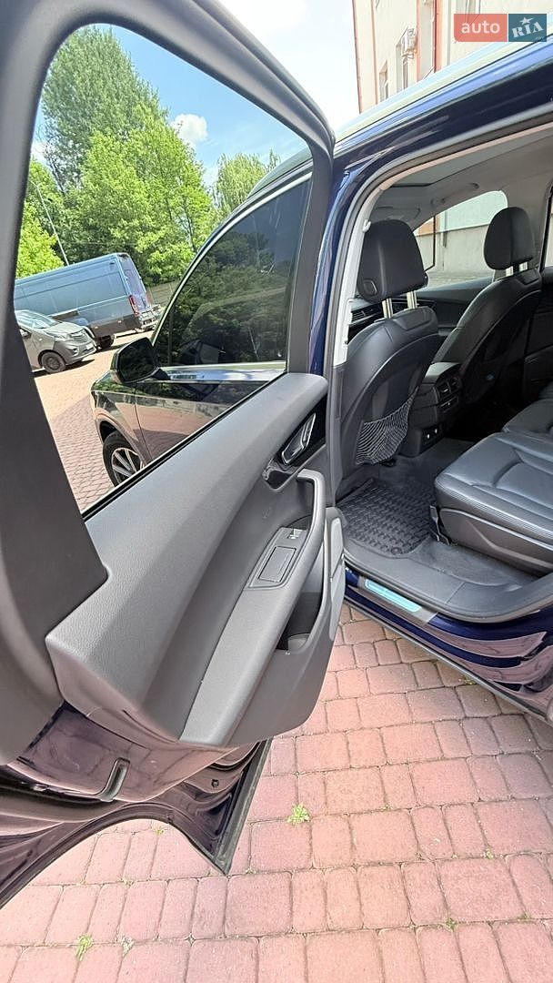 Audi Q7 2019 VIN WA1LAAF7XKD034120 фото оголошення 32 з 43