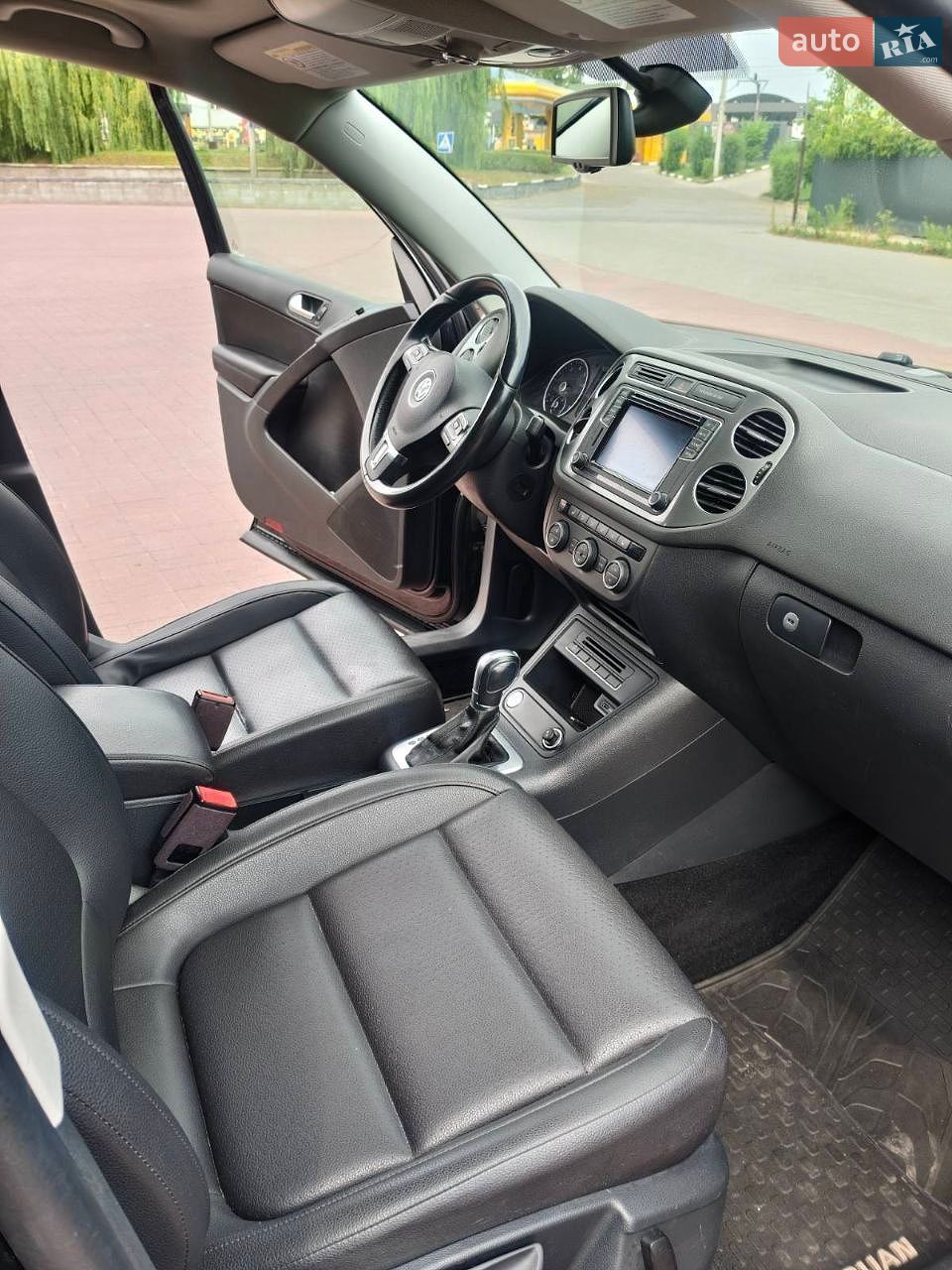 Volkswagen Tiguan 2017 VIN WVGNV7AX7HK039336 фото оголошення 13 з 26