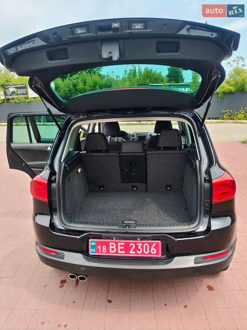 Volkswagen Tiguan 2017 VIN WVGNV7AX7HK039336 фото оголошення 12 з 26