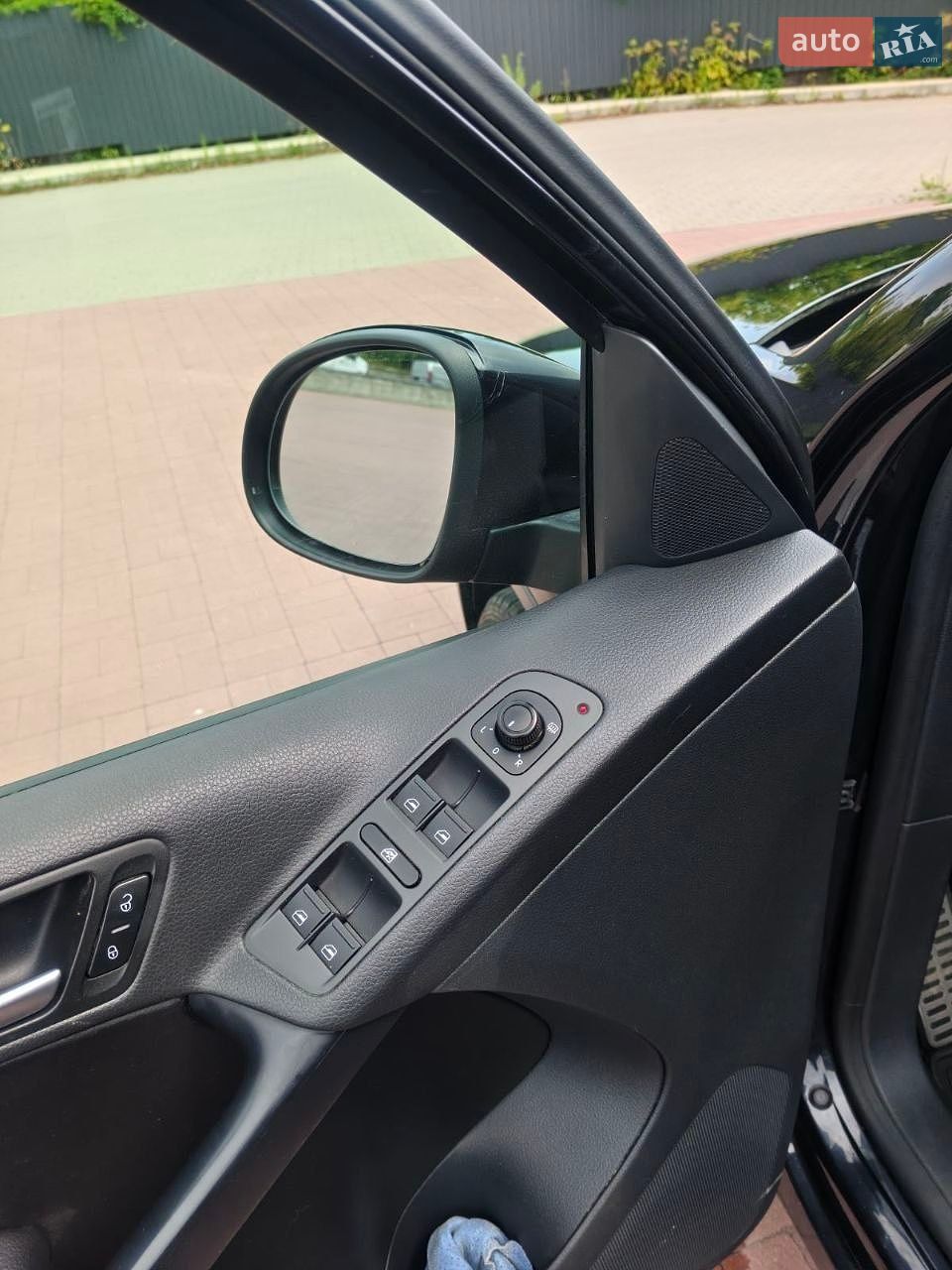 Volkswagen Tiguan 2017 VIN WVGNV7AX7HK039336 фото оголошення 15 з 26