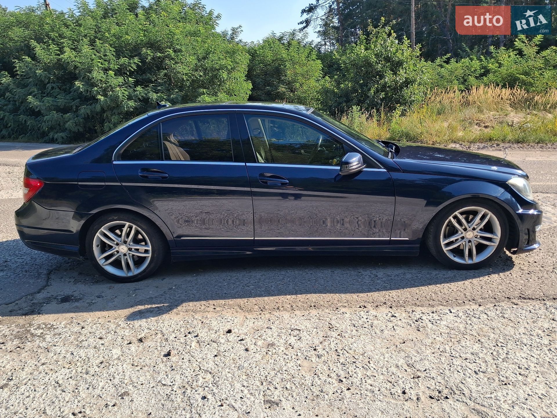 Mercedes-Benz C-Class 2012 VIN WDDGF8BB8CA695309 фото оголошення 2 з 11