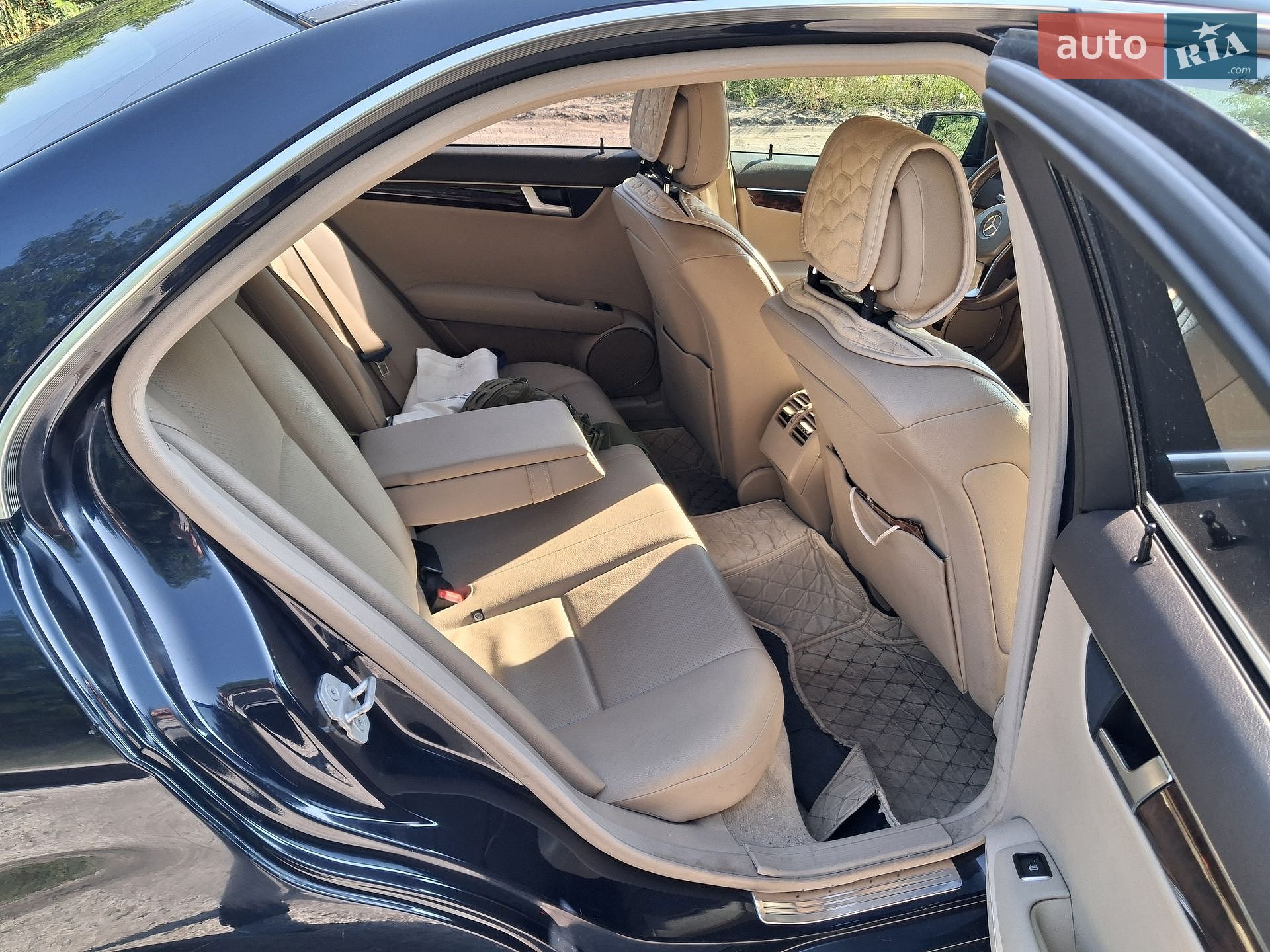 Mercedes-Benz C-Class 2012 VIN WDDGF8BB8CA695309 фото оголошення 7 з 11