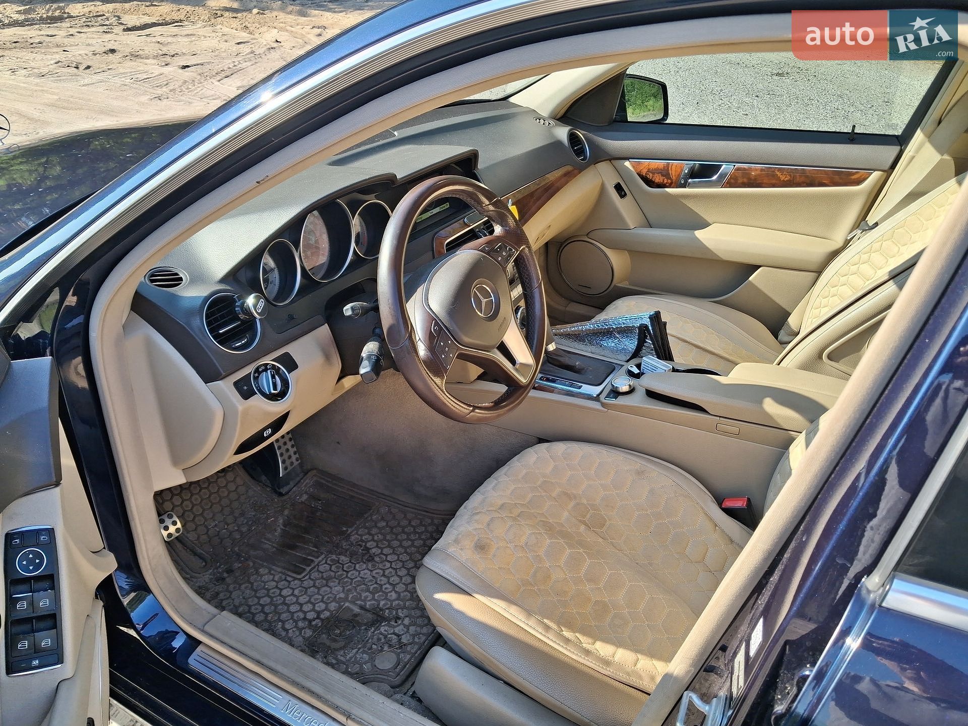 Mercedes-Benz C-Class 2012 VIN WDDGF8BB8CA695309 фото оголошення 8 з 11