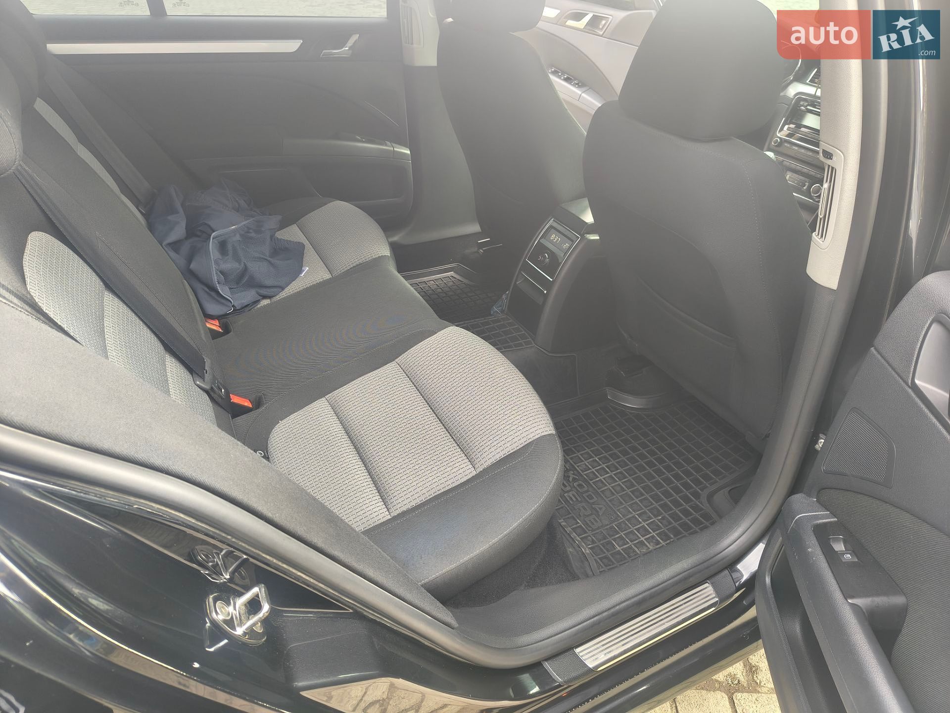 Skoda Superb 2012 VIN TMBAB43T7CB301045 фото оголошення 5 з 33