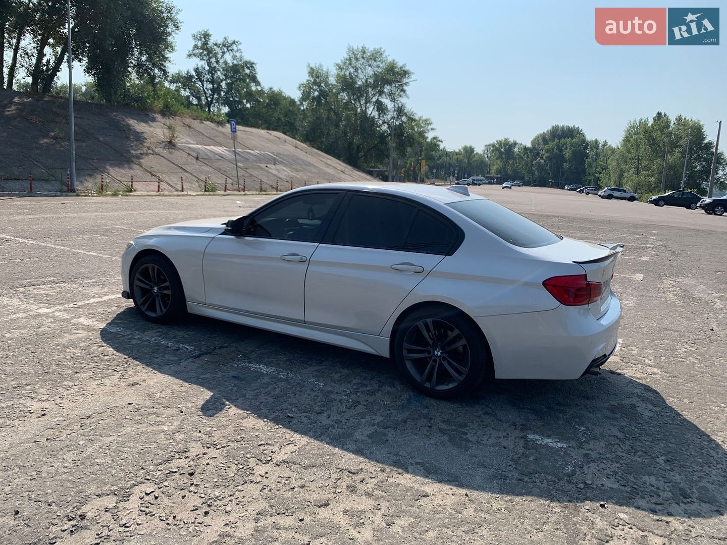 BMW 3 Series 2015 VIN WBA8E9G54GNT82490 фото оголошення 8 з 23
