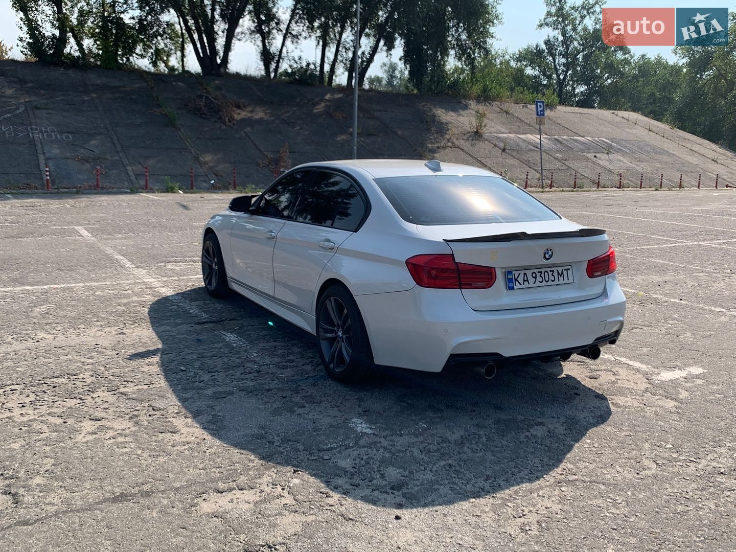 BMW 3 Series 2015 VIN WBA8E9G54GNT82490 фото оголошення 9 з 23