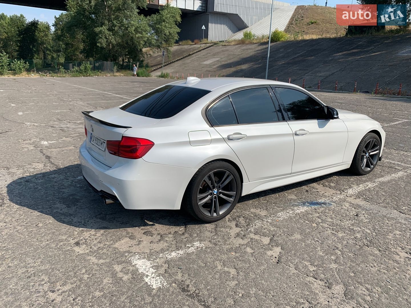 BMW 3 Series 2015 VIN WBA8E9G54GNT82490 фото оголошення 10 з 23