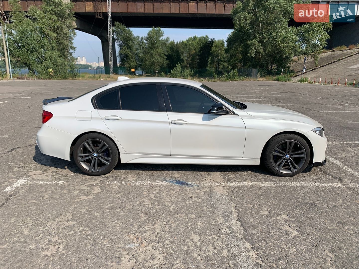 BMW 3 Series 2015 VIN WBA8E9G54GNT82490 фото оголошення 11 з 23