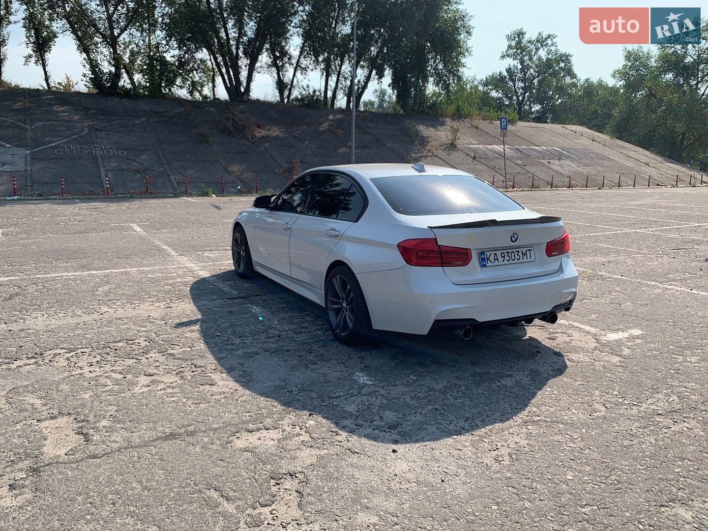 BMW 3 Series 2015 VIN WBA8E9G54GNT82490 фото оголошення 12 з 23