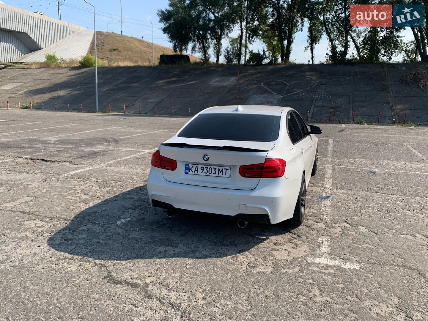 BMW 3 Series 2015 VIN WBA8E9G54GNT82490 фото оголошення 13 з 23